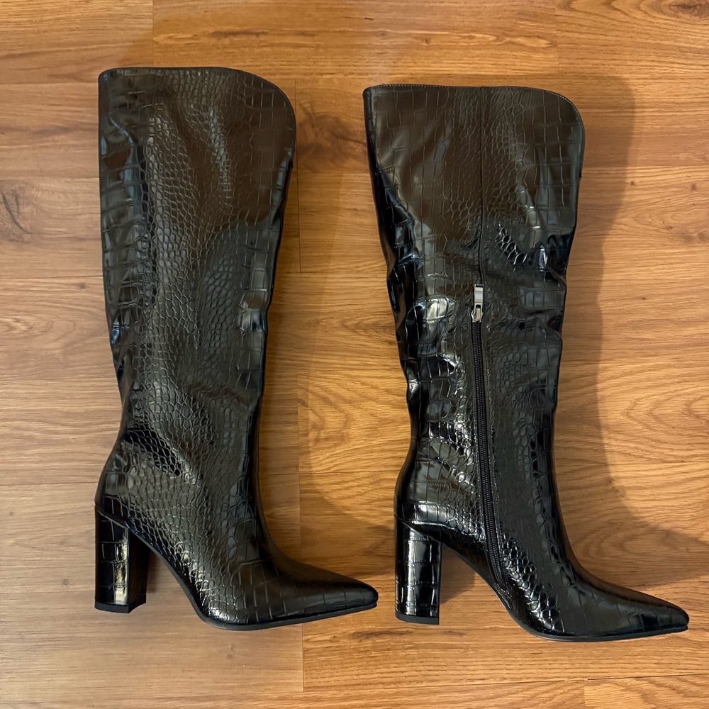 NIB Pauvaody Black Snakeskin Faux Leather Knee High Tall Pointed Heel Boots 7 - Picture 7 of 16